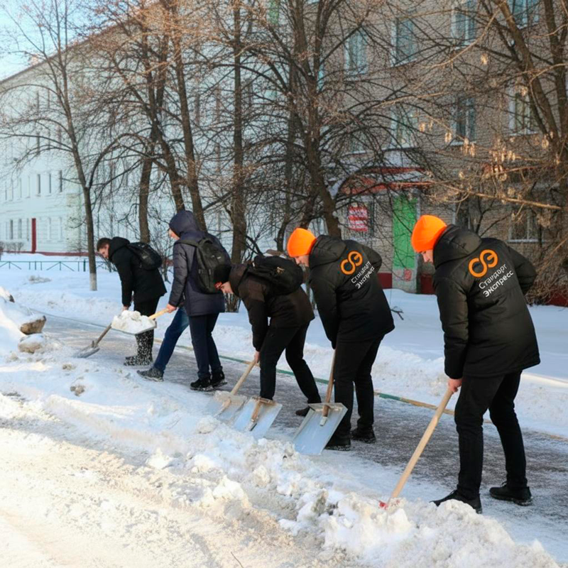 Уборка снега с крыш и территорий в Вихоревке